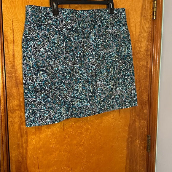 Croft & Barrow Teal and Black Paisley Mini Skort - Picture 4 of 5